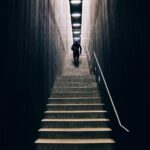 점심 후 잠깐의 산책, 건강과 활력 모두 챙기는 생활 습관 man in black pants going down stairs